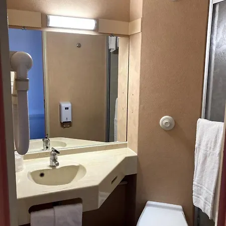 Brit Essentiel Moulins Hotel 2*