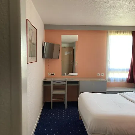 Brit Essentiel Moulins Hotel 2*