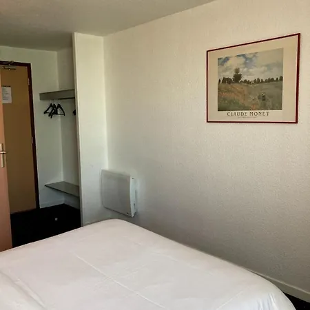 Brit Essentiel Moulins Otel