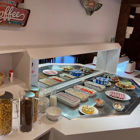 Brit Essentiel Moulins Hotel 2*