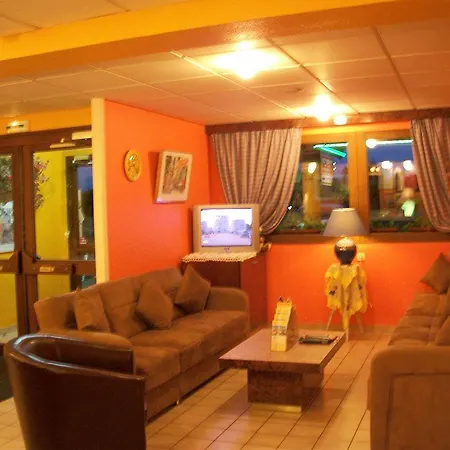Otel Brit Essentiel Moulins