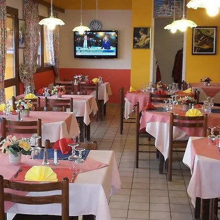 Brit Essentiel Moulins Hotel 2*